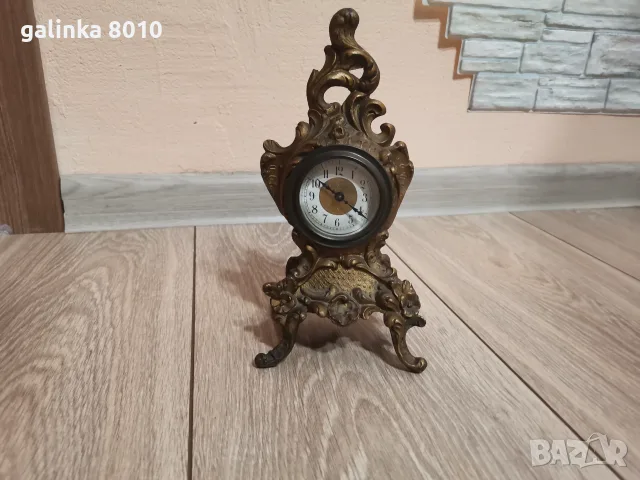 Стар бронзов работещ часовник