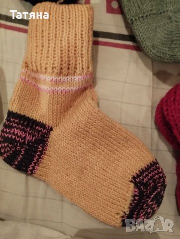 Ръчно плетени вълнени чорапи , снимка 15 - Дамски чорапи - 47840162