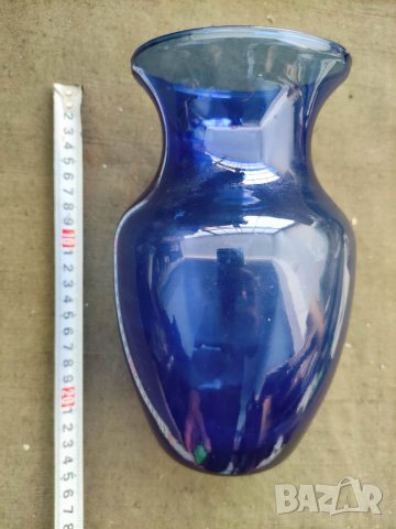 Продавам синя ваза 