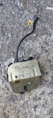 Брава заден капак Ford Mondeo III, снимка 3 - Части - 51646044