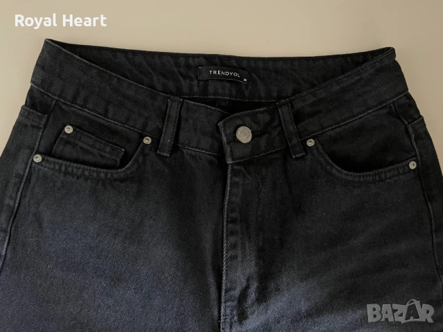 Дънки Trendyol с копчета на крачола | 38, снимка 2 - Дънки - 51338472