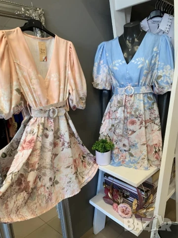 флорални рокли с колан 