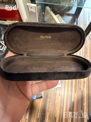 пригинална кутия за пчила Tom Ford, снимка 2 - Слънчеви и диоптрични очила - 54291720