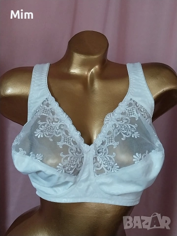 Triumph 95 E Бял сутиен от сатен и дантела без банели , снимка 2 - Бельо - 54073741