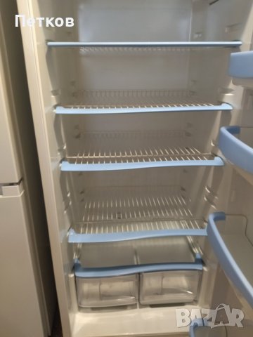 Продавам голям хладилник с фризер Indesit, снимка 6 - Хладилници - 42903662