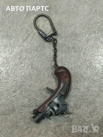 Винтидж ключодържател капсов пистолет, снимка 2 - Колекции - 53015350