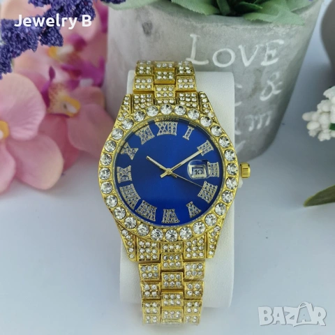 Дамски часовник с кристали
