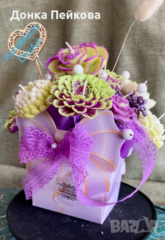 Луксозен букет от соеви свещи в тюркоаз и бяло – ръчна изработка, снимка 14 - Изкуствени цветя - 53880882