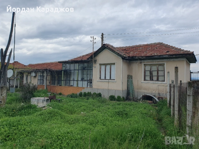 Продава се дворно място с къща в с. Ръжево – 1700 кв.м