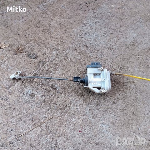 Вакум Централно Задна Лява Врата За Фолксваген Пасат Б4 1995г / VW Passat B4 1995y