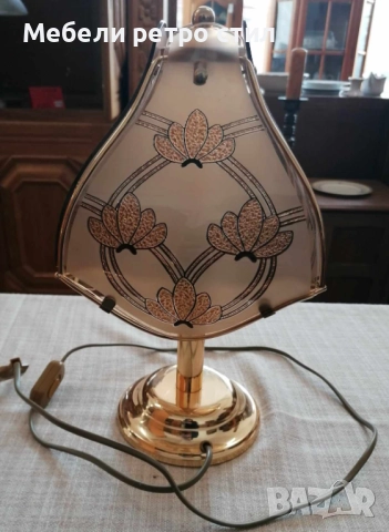 Красива, ретро настолна лампа с тежка месингова основа и декоративен стъклен абажур., снимка 7 - Декорация за дома - 52443691