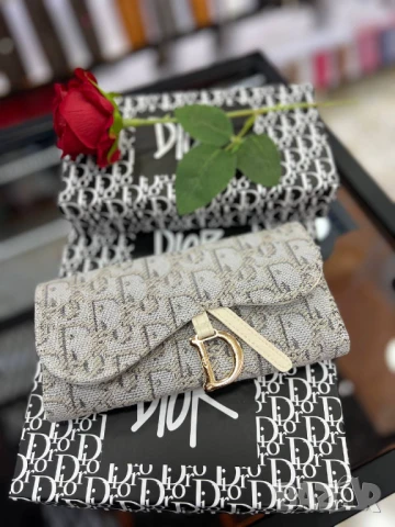 портмонета в кутия christian dior