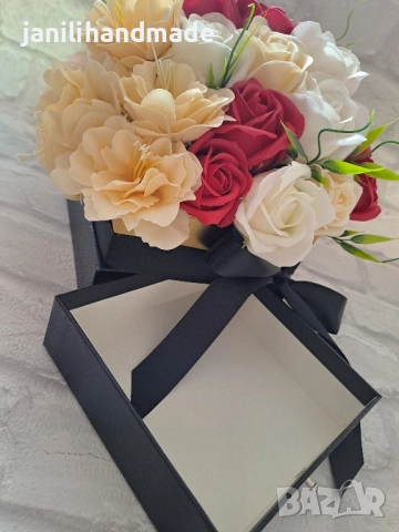 Луксозна завършена кутия с цветя, снимка 5 - Изкуствени цветя - 52151852