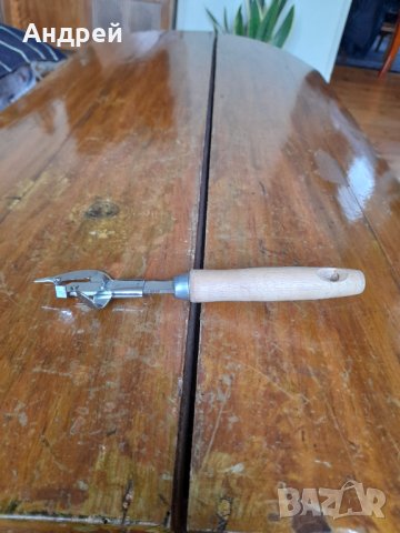 Стара отварачка за консерви Diamond