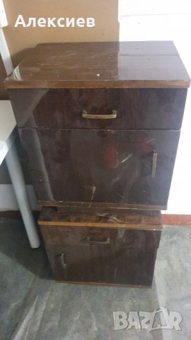 Продавам 2 нощни шкафчета 