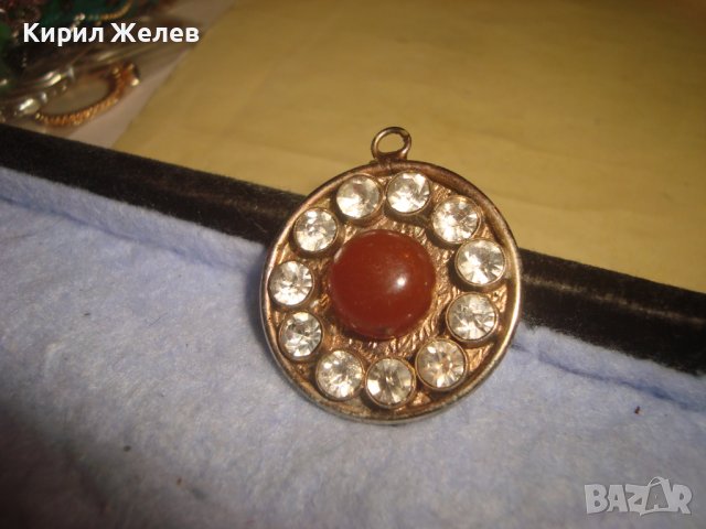 СТАР ПОСРЕБРЕН АРТ ДЕКО РЕТРО МЕДАЛЬОН с ШЛИФАВАН ЧЕРВЕН КЕХЛИБАР ФАТУРАН и ФАСЕТИРАНИ ЦИРКОНИ 29364, снимка 3 - Антикварни и старинни предмети - 37720118