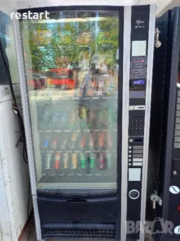 Продавам вендинг автомат Necta Sfera - Напълно работещ сфера вендинг автомат sfera vending , снимка 4 - Вендинг машини - 50124420