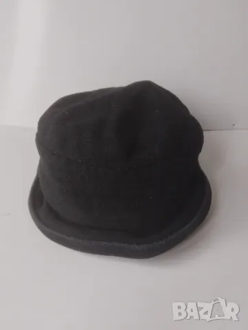 Дамска поларена шапка бомбе