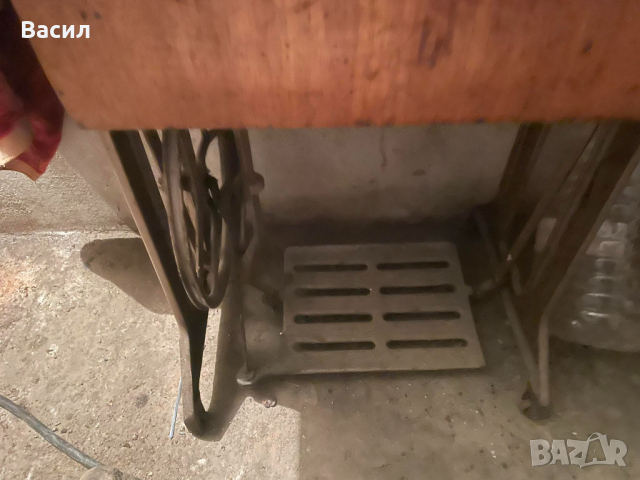 Руска шевна машина цена 40лв не работи, снимка 4 - Антикварни и старинни предмети - 44702216