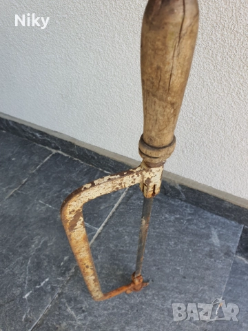 Стара ръчна ножовка 