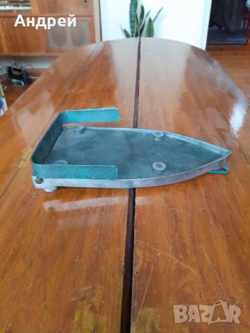 Стара поставка за ютия #4