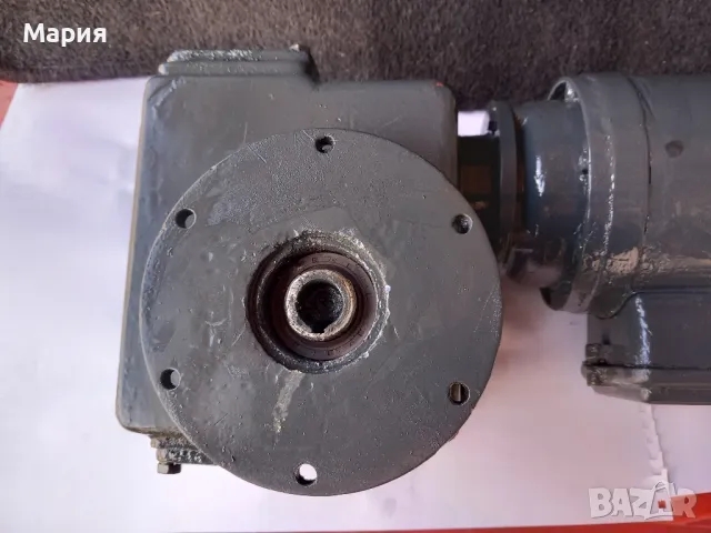 мотор редуктор бавнооборотен, снимка 2 - Други машини и части - 47342107