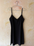 Малка черна сатенена рокля с регулиращи се презрамки 🖤, снимка 1 - Рокли - 44767043