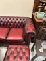 Табуретка, фотьойл и троен диван Chesterfield Oxblood., снимка 8