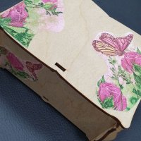 Дървена кутия за "съкровища " с дървено сърчице и ароматно сапунено цвете , снимка 8 - Романтични подаръци - 39876841