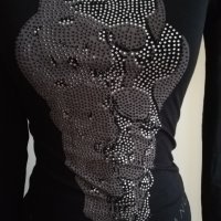 Дамска черна блуза, снимка 2 - Блузи с дълъг ръкав и пуловери - 28867527