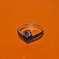 Стариннен дамски  сребърен пръстен с цирконии и  с думи към Исус в релефен надпис " Господи, спаси и, снимка 1 - Пръстени - 44165716