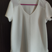 бяла външна стилна блуза с остро деколте , снимка 1 - Тениски - 44696984