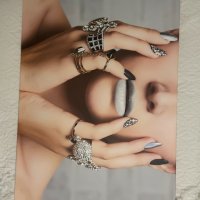 Постер / плакат "женско лице с пръстени", снимка 1 - Картини - 38525881