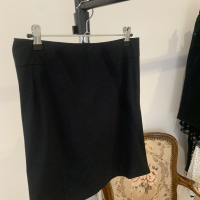 Елегантна пола в черно М размер, снимка 4 - Поли - 44779450