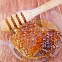 Предлагам натурален полифлорен пчелен мед прополис и восък произведени в екологично чист район на с., снимка 8 - Пчелни продукти - 38156572