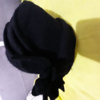Кокетна черна шапка , снимка 7 - Шапки - 38372743