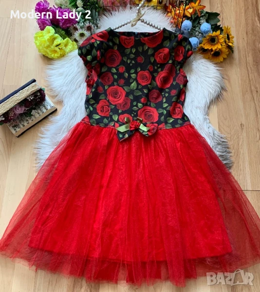 Червена рокля с рози и тюл, снимка 1