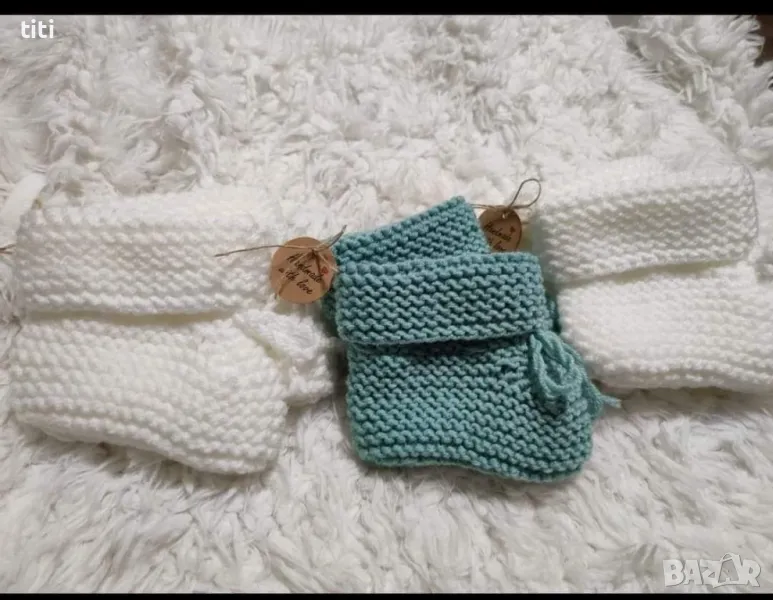Ръчно плетени топли бебешки буйки, снимка 1