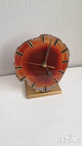 Кварцов настолен часовник от червен ахат, снимка 1