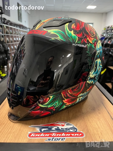 Мото каска ICON AIRFLITE Omnicrux ,S 55-56см. два визьора,като нова, снимка 1