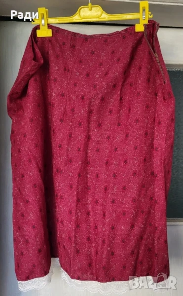 Продавам червена пола с дантела , снимка 1