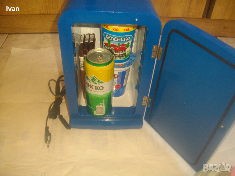 Оригинален Немски Мини Хладилник-Висок Клас-12V/220V-WAEGO-С Осветление-Лимитирана Серия-Отличен, снимка 1