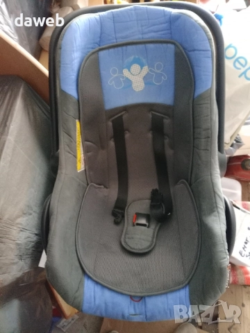 Детско столче синьо * До 1г.