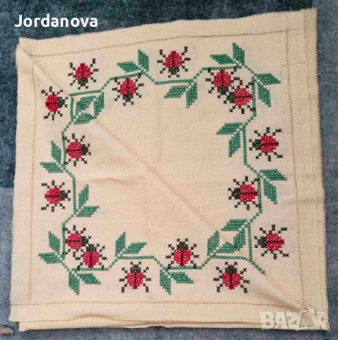 Продавам  6 бр. карета-Ръчно бродирани на панама. Цена - 6 бр - 36 лв.