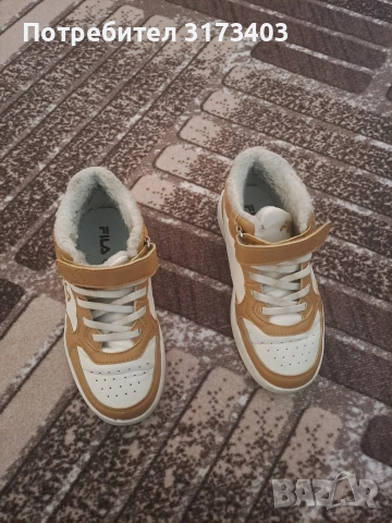 Продавам детски боти