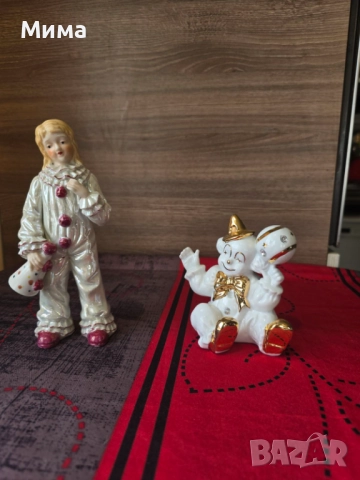 Порцеланова фигура на момиче клоун