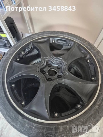 Продават се гуми с джанти 22