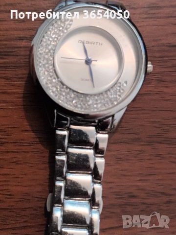 Дамски часовник перфектно работи нова батерия