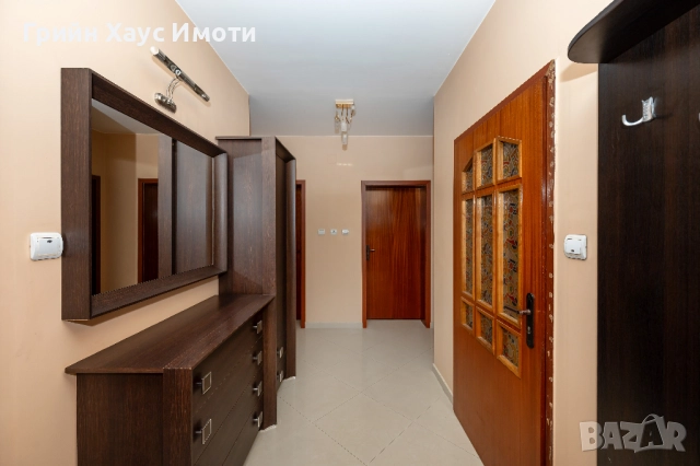 Елегантен, просторен и изключително перспективен имот в сърцето на с. Граф Игнатиево, снимка 11 - Къщи - 52485999