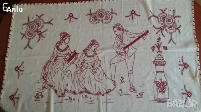 Старинни, ръчно бродирани ковьори за стена, покривка за маса и калъфки, снимка 3 - Антикварни и старинни предмети - 31957282